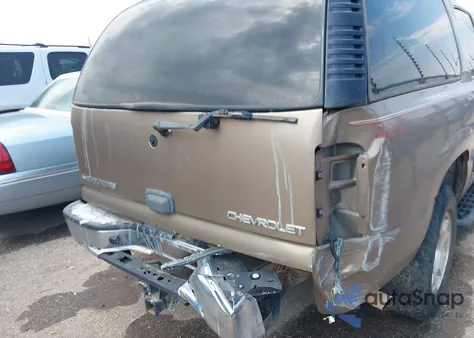 2003 Chevrolet Suburban 1500 Ls z USA, uszkodzony, nr VIN 1GNEC16Z43J208171